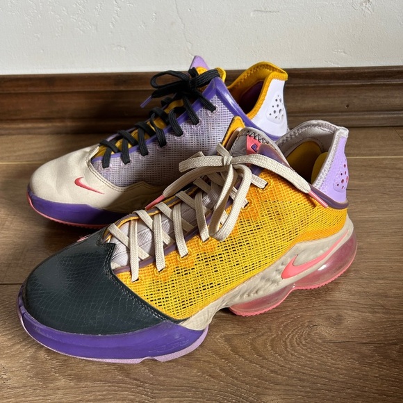 Nike LeBron 19 XIX Low "Mismatch" Men's Shoes Lilac-Dark Smoke Grey DO9829-500 - Picture 2 of 10